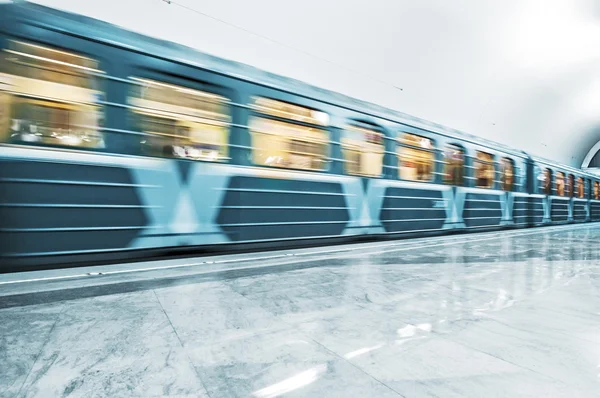 Trens de metrô em movimento — Fotografia de Stock