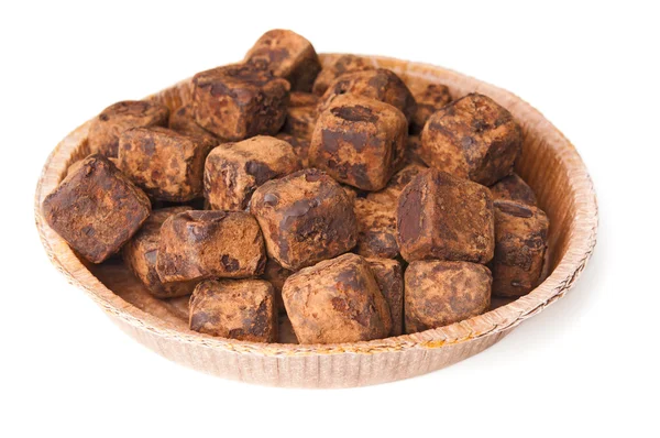 Truffes au chocolat sur fond blanc — Photo