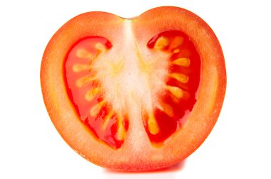 Beyaz arkaplanda domates dilimi