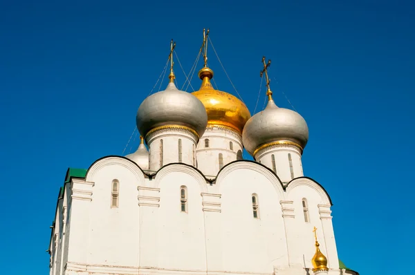 Convento Novodevichy en Moscú. Catedral de la iglesia de Smolensk — Foto de Stock