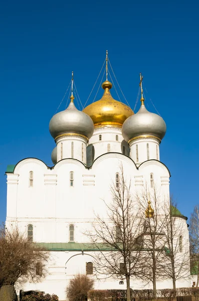 Convento Novodevichy en Moscú. Catedral de la iglesia de Smolensk — Foto de Stock