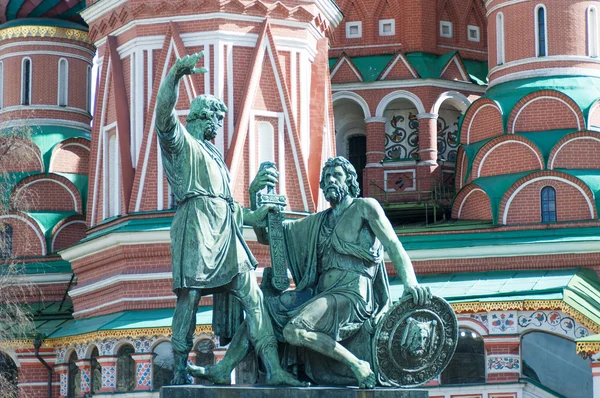 Αγίου Βασιλείου εκκλησία με Minin και Pozharsky μνημείο στην Κόκκινη πλατεία στη Μόσχα — Φωτογραφία Αρχείου