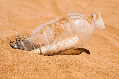 Şişe bir plajda mektupta