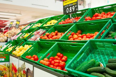 Valencia, İspanya 13 Temmuz 2015: Süpermarket Mercadona pazar tezgahı. İspanya'nın en büyük süpermarket zinciridir.
