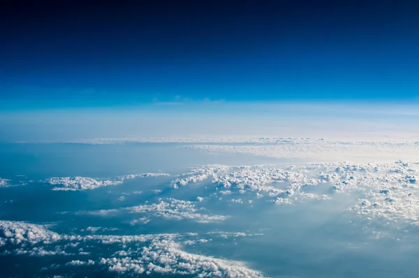 Vy av himlen från flygplan — Stockfoto