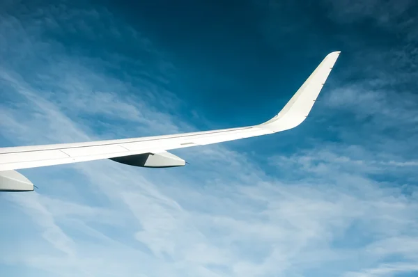 Airplane wing and clouds — Stock Photo, Image