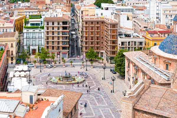 Valencia, España en julio 10, 2015: Vista aérea Plaza de Santa María y fuente Río Turia . — Foto de Stock