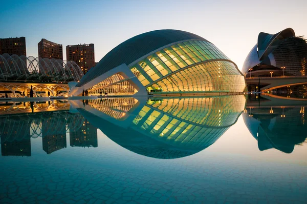 Valencia, España en julio 12, 2015: Ciudad de las Artes y las Ciencias . — Foto de Stock