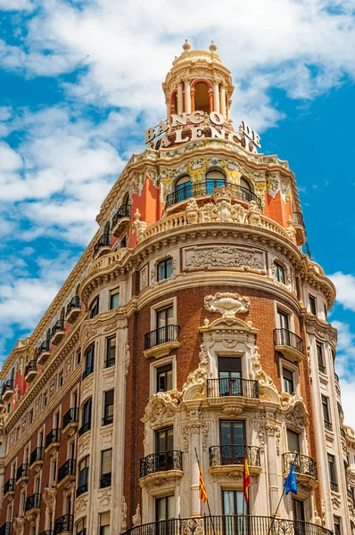 Walencja, Hiszpania, zm. 13 lipca 2015: zabytkowy budynek banku w Walencji w starym mieście. — Zdjęcie stockowe