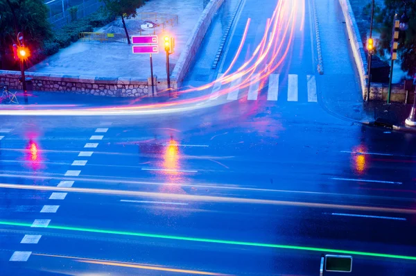 Sentieri leggeri sulla strada — Foto Stock