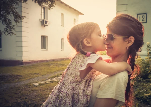 Besa a mi hija . — Foto de Stock