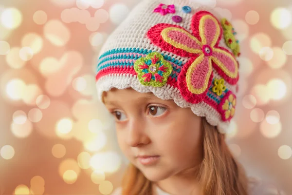 A girl in a knitted cap — Stock Photo, Image
