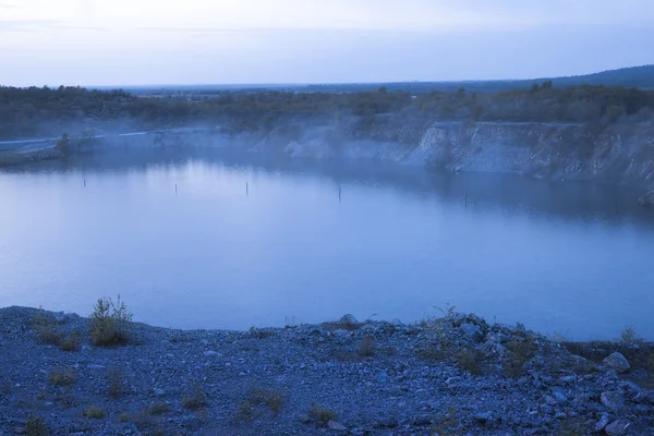 Lago no poço — Fotografia de Stock