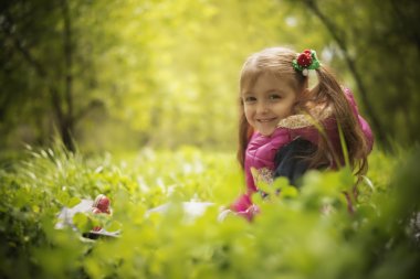Küçük kız'ın bahçesinde özgürlük, gülüyor hoşlanır