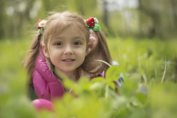 Girl on the meadow — Stock Photo, Image