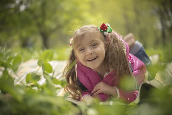 Girl on the meadow — Stock Photo, Image