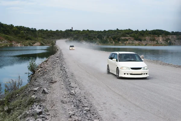 Carro de passageiros na barragem . — Fotografia de Stock