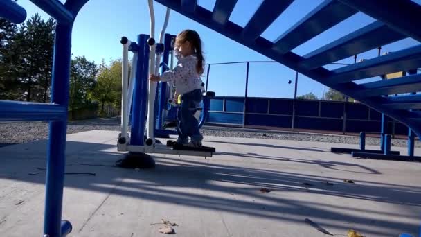 Cursuri în simulatoare sportive . — Videoclip de stoc