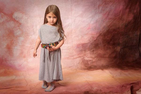 Menina Olhos grandes. Menina com os olhos bem abertos . — Fotografia de Stock