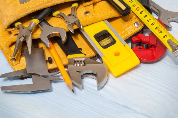 Conjunto Herramientas Bolsa Gamuza Sobre Tablas Azules Preparadas Por Maestro —  Fotos de Stock