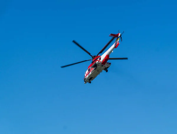 Red Rescue Helicopter Moving Blue Sky Rapid Medical Assistance Rescue — Stock Photo, Image