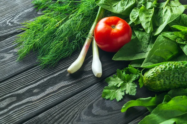 Zestaw Warzyw Diety Sałatkowej Czarnym Stole Sałatka Gotowania Kuchni Restauracji — Zdjęcie stockowe