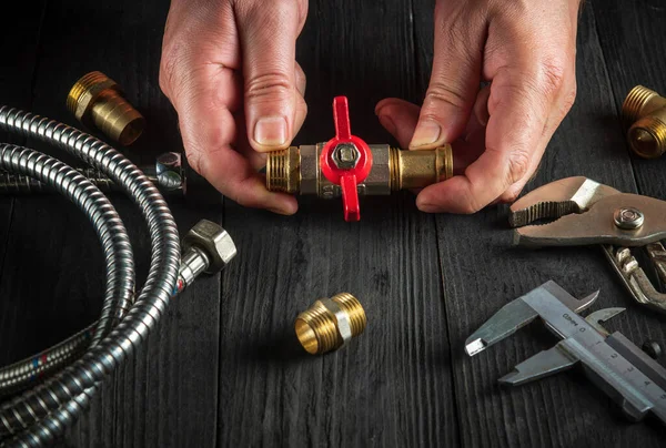 Master Plumber Connects Brass Fittings While Repairing Equipment Closeup Hands — Stock Photo, Image