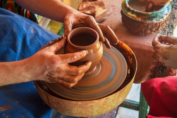 Potter Makes Pottery Wheel Clay Pot Conducts Master Class Hands — Stock Photo, Image