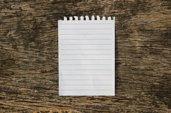 Anteckningsboken papper på trä bakgrund — Stockfoto