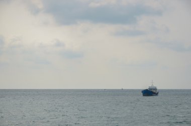 Sabahın erken saatlerinde okyanusa çıkıyor tekne