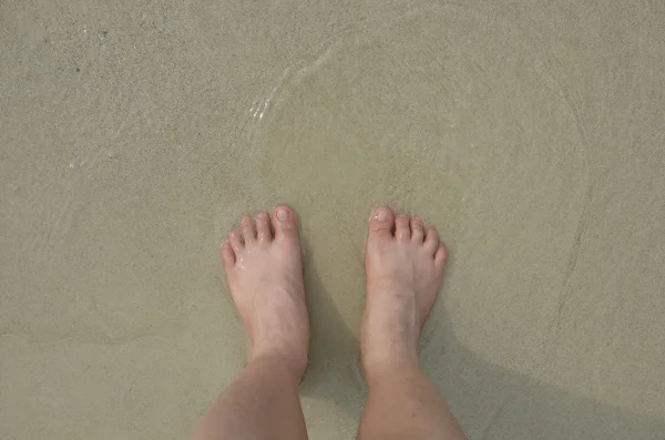 Foto de pies en la playa, Selfie . —  Fotos de Stock