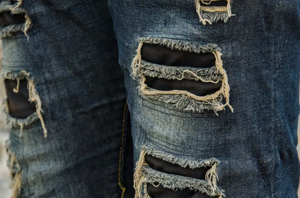 Närbild av trasiga jeans — Stockfoto