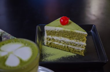 Sıcak yeşil çay kahve bir fincan yeşil çay pasta