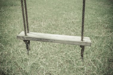 eski ahşap ağaç salıncak