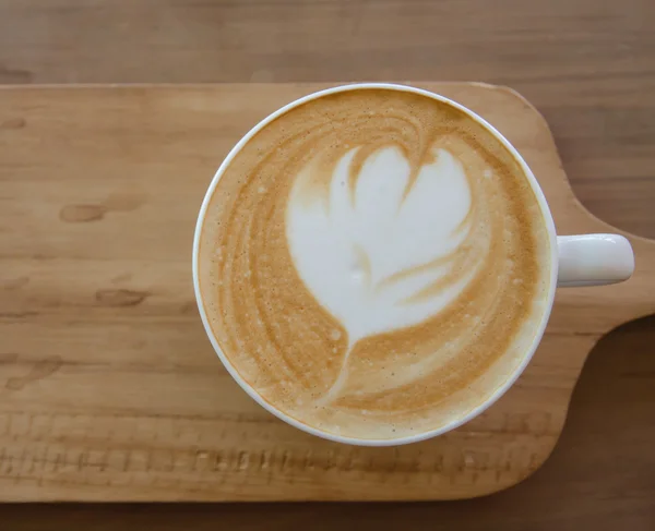 Cappuccino sur table en bois — Photo