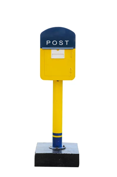 Žluté poštovní schránka izolovaných bílém pozadí — Stock fotografie