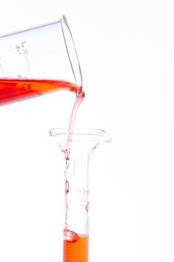 Test tüpleri ve pipet bırak, araştırma için Laboratuar kapkacakları