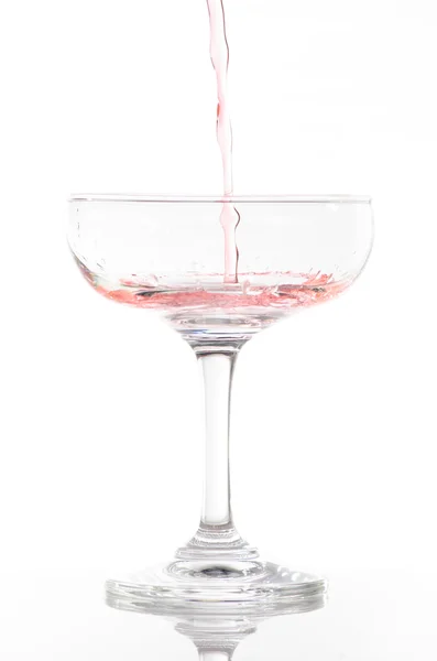 Oranje cocktail in glas geïsoleerd op witte achtergrond — Stockfoto