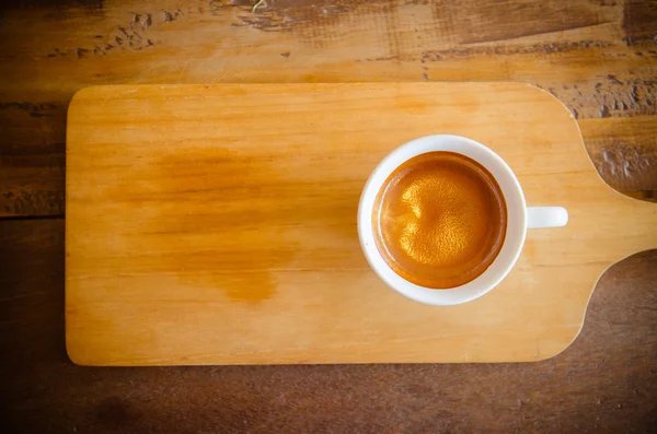 Tasse de café sur table en bois — Photo