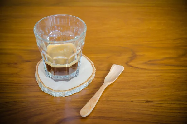 Tasse de café sur table en bois — Photo