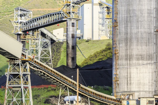 Kol gruva infrastruktur i bergen — Stockfoto