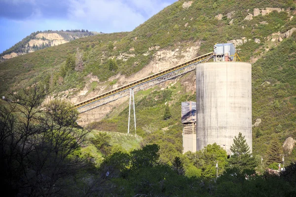 Szén bányát infrastruktúra a hegyekben — Stock Fotó