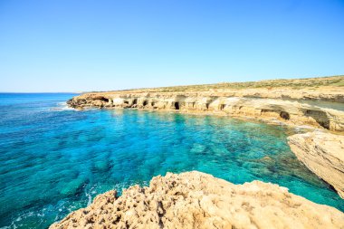 Güzel kayalıklarla ve kemerler Aiya Napa, Kıbrıs