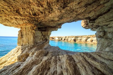 Güzel kayalıklarla ve kemerler Aiya Napa, Kıbrıs