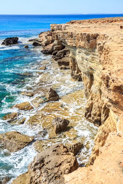 Belles falaises et arches à Aiya Napa, Chypre — Photo