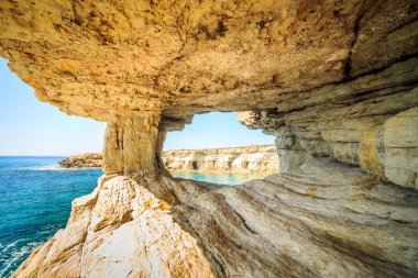 Güzel kayalıklarla ve kemerler Aiya Napa, Kıbrıs