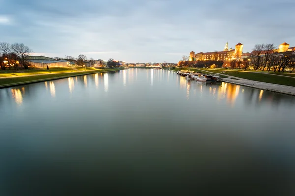 Kasteel Wawel en de Vistula rivier in Krakow, Polen — Stockfoto