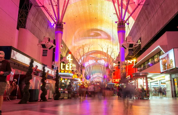 Colorido Fremont rua é uma parte da famosa Las Vegas Strip — Fotografia de Stock