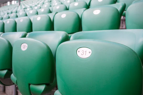 현대 경기장에서 녹색 플라스틱 시트 — 스톡 사진
