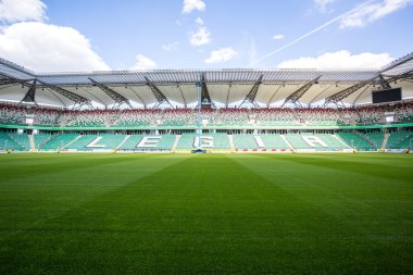 Güneşli, yaz günü sırasında Legia Stadyumu